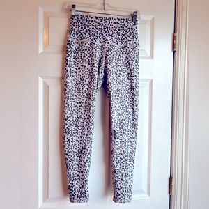 Evolution and Creation Animal Print Leggings Women's Size S Leopard